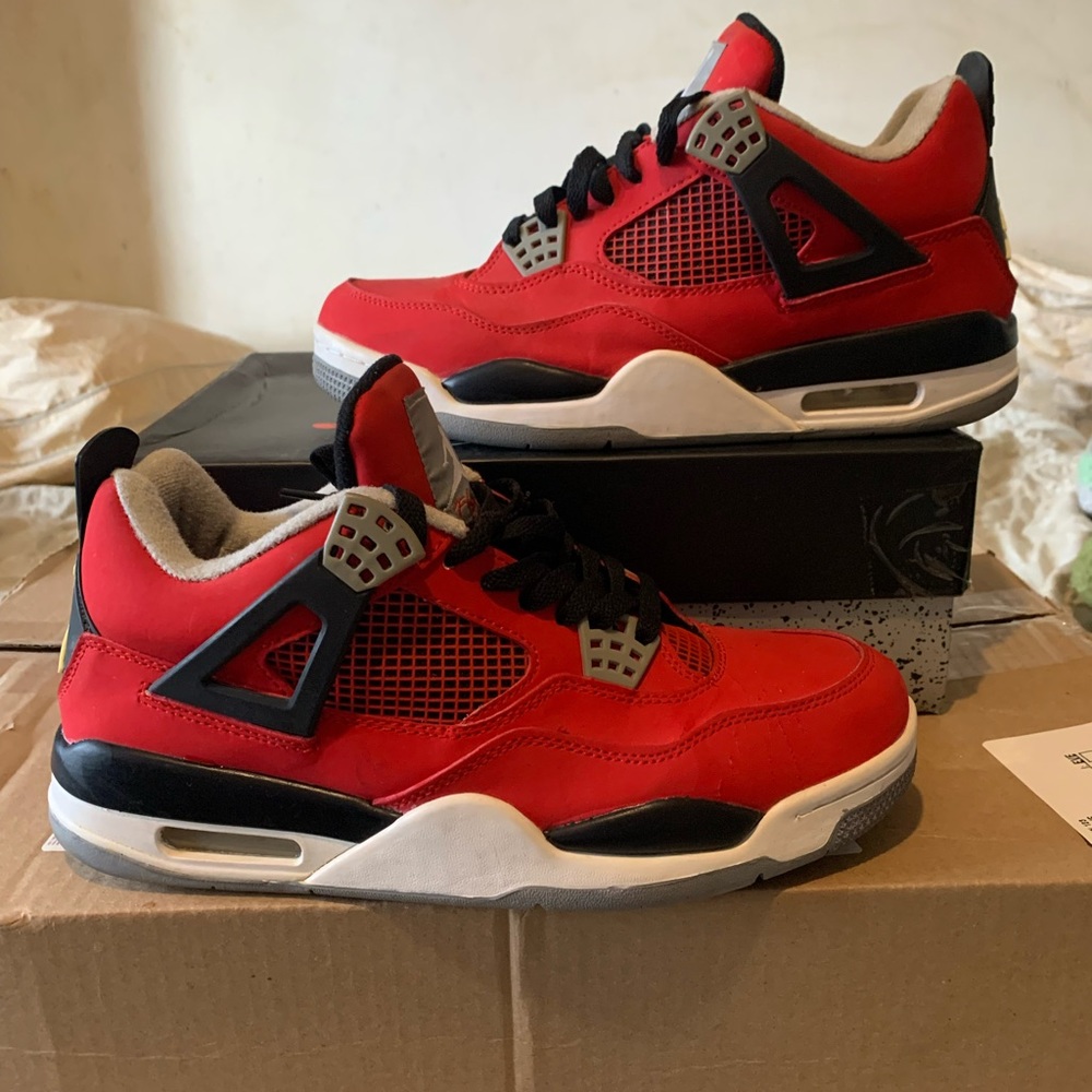 Air Jordan 4 “toro bravo”